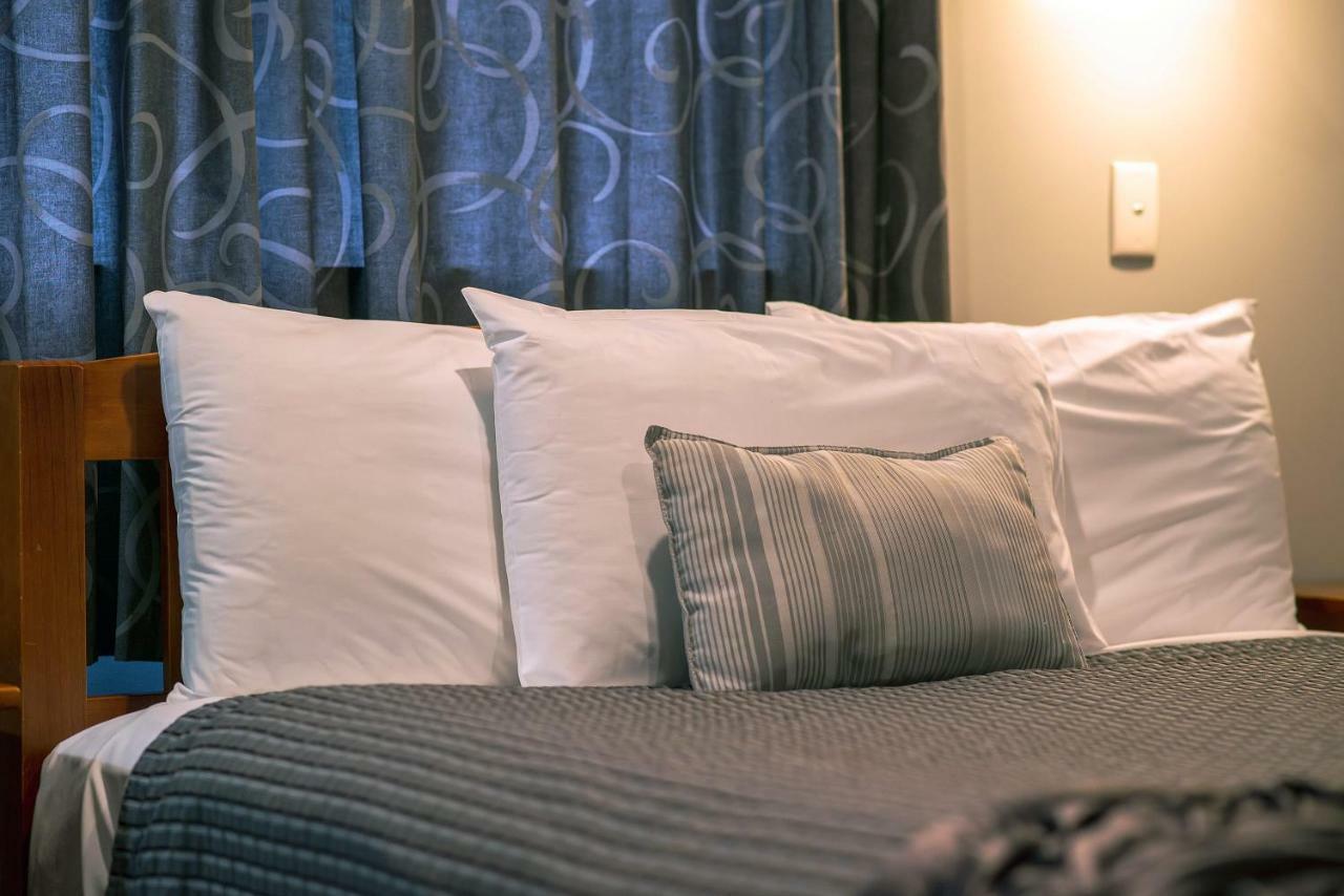 Coronation Park Motels Ашбертон Экстерьер фото